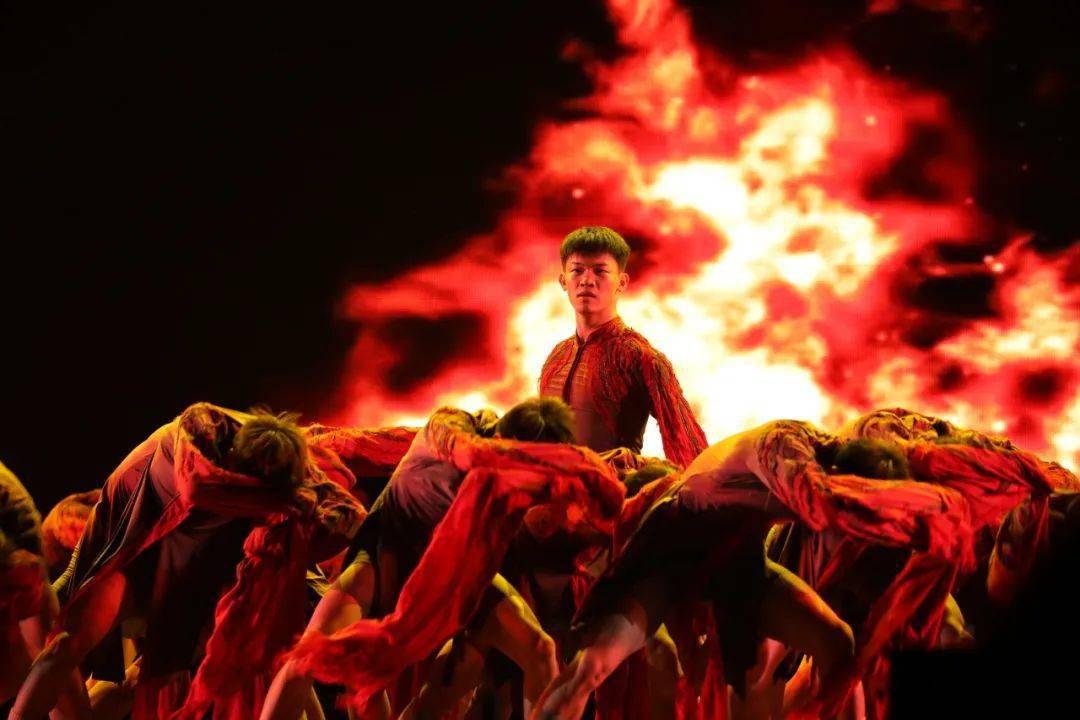 爆冷首场状态出色，拜仁观众沸腾！，Scout重返赛场赢得满堂喝彩(踢球时称goat是否过于主观)