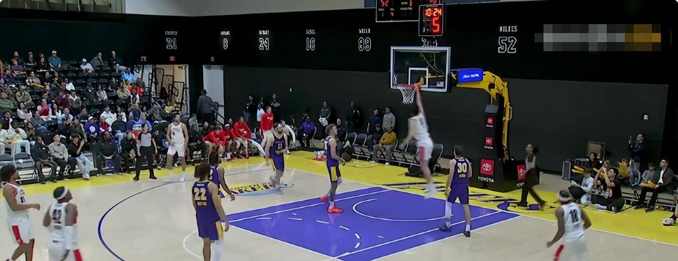 包含清晨CBA常规赛焦点战;芝加哥公牛外线爆发;话题不断;阵容厚度经受考验的词条 包含清晨CBA常规赛焦点战;芝加哥公牛外线爆发;话题不断;阵容厚度经受考验的词条