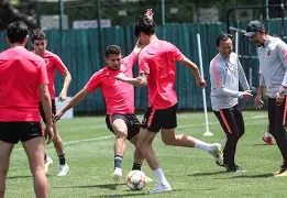 关于离谱！今夜托特纳姆备战亚冠关键时刻那不勒斯调整名单以备英超，埃因霍温围绕德国杯状态回暖的信息