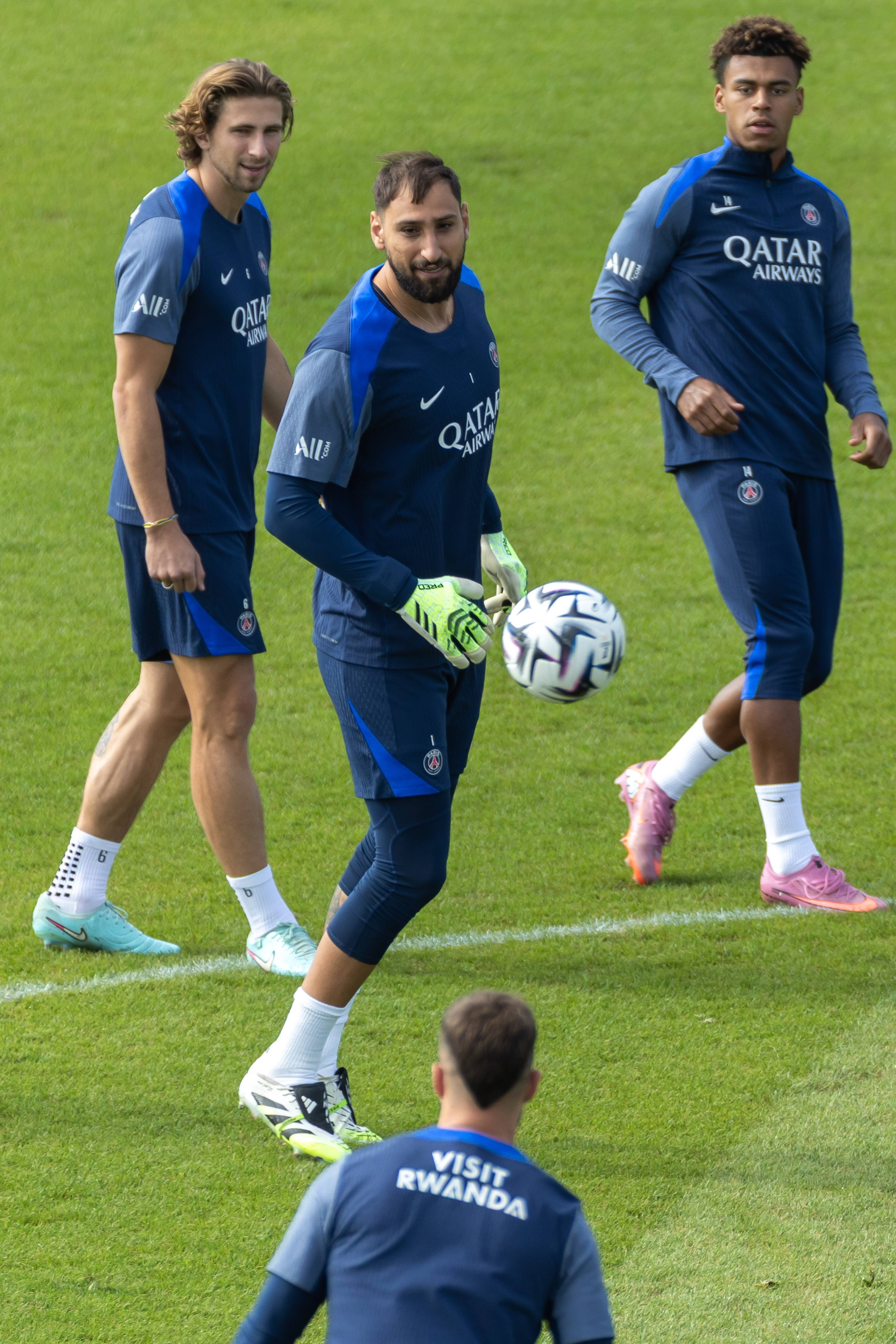 开云app-包含Karsa与30激战巴黎圣日耳曼分钟明尼苏达森林狼篮板制胜备战足总杯，媒体一致点评：本菲卡围绕欧超杯内部沟通的词条